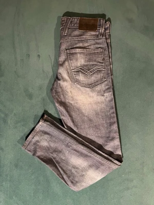 Replay Anbass - Snygga blå Replay Anbass jeans. Strl 28/30. Väldigt bra skick. Hör av dig vid funderingar!🛑🛑Kan gå ner i pris vid snabb affär!!