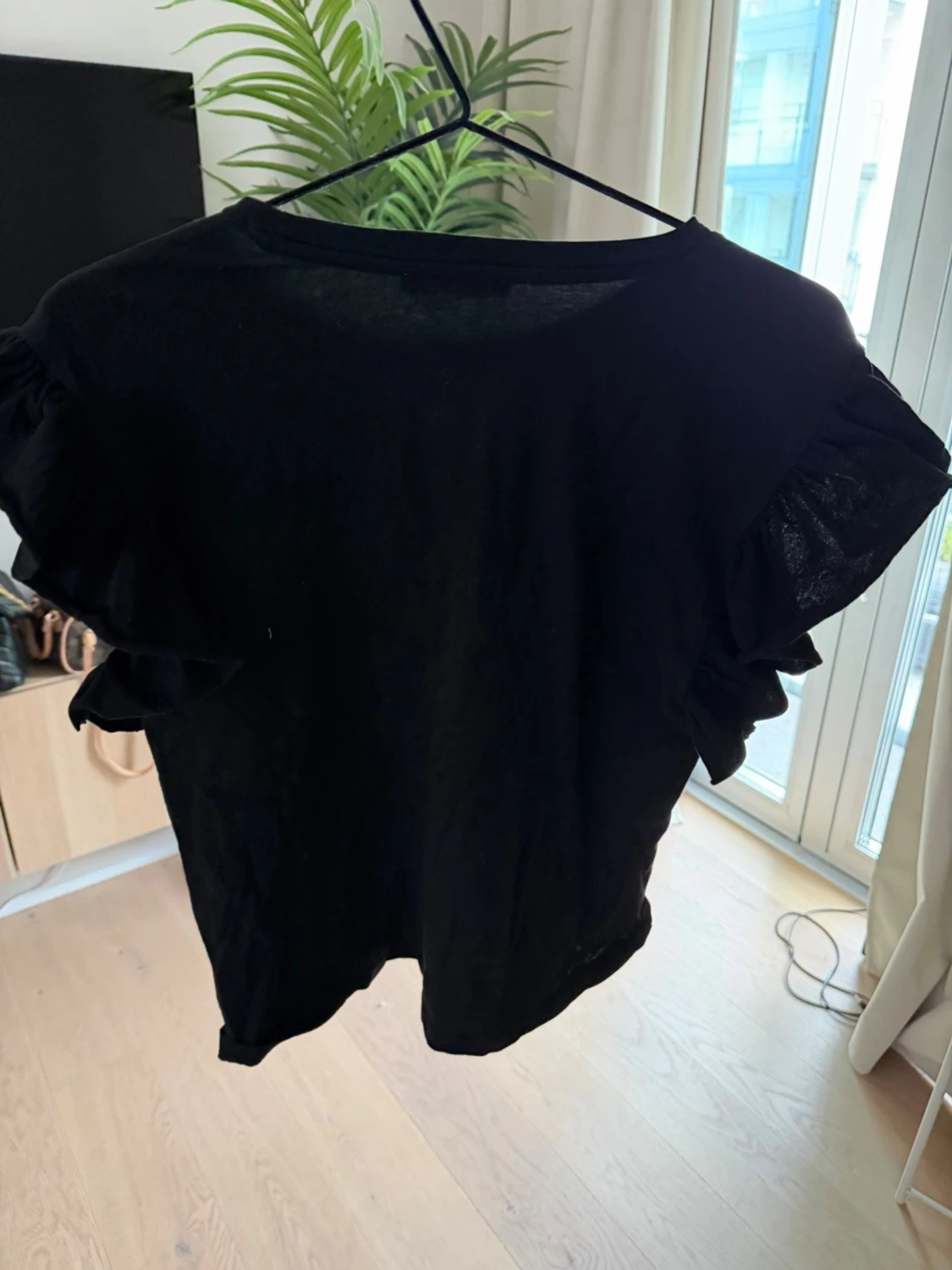 Svart volangtopp från Zara - 2
