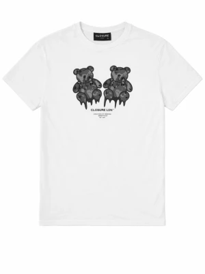 Vit t-shirt Closure LDN med tryck - Vit t-shirt från Closure LDN med två stora gråsvarta björnar i camo- och dripstil på bröstet. T-shirten har rund hals, normal passform och är kortärmad. Perfekt för dig som gillar streetwear och coola prints.