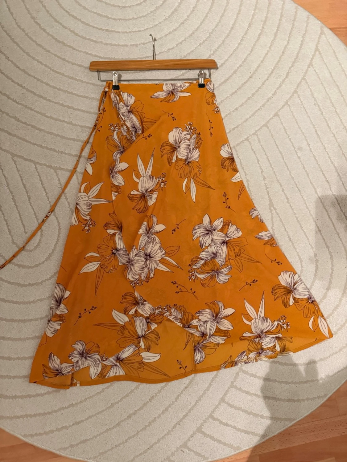 Blommig omlottkjol i orange - 2
