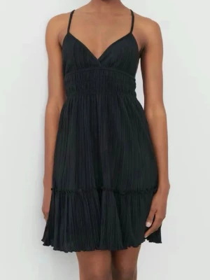 Svart sommarklänning  - Nästa aldrig använd! Öppen rygg! Hör av dig vid fler frågor!