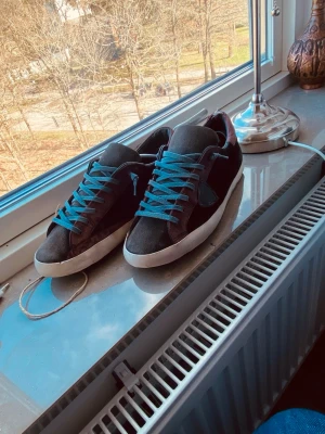 Phillipe model skor - Säljer ett par stilrena Phillipe model sneakers i relativt bra skick. Skriv om ni har några funderingar 😄