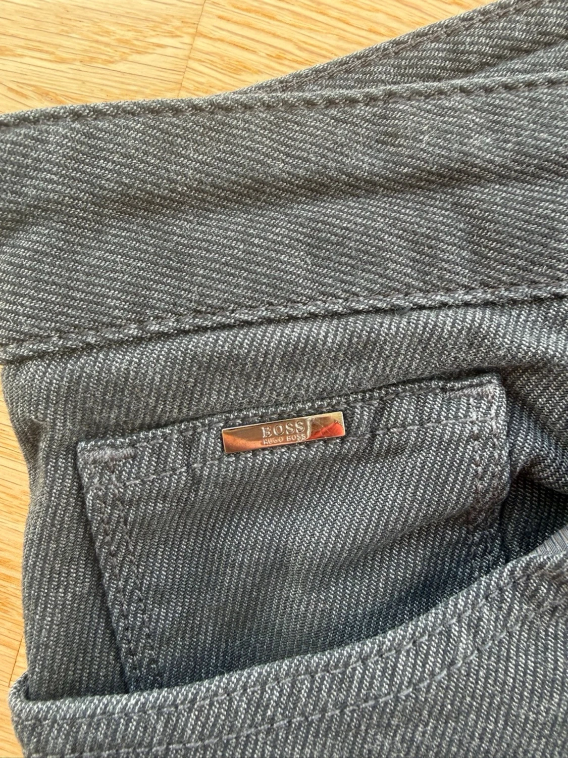 Stretchig byxa/jeans i grått från BOSS  - 5