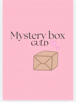 Mysterybox guld - Mysterybox😍🥰 3 par örhängen värde 367 kr Alltså 6 örhängen, 3 par, överraskning, olika i alla. Om örhängena är silver eller guld står på bilden till denna mystery box.  Denna vecka fri leverans med via plick