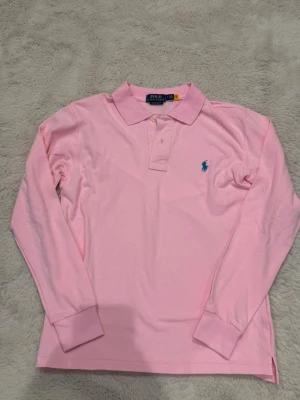 Ralph lauren skjorta - Otroligt snygg speciellt nu till sommaren. Fräsch schysst och helt felfri!