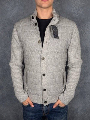 Gran sasso cardigan - Storlek: 52, M/L || Skick: 10/10 nästan helt ny, extremt eftertraktad cardigan|| Nypris: Ca 8000kr || Följ för liknande produkter 🌊🍾