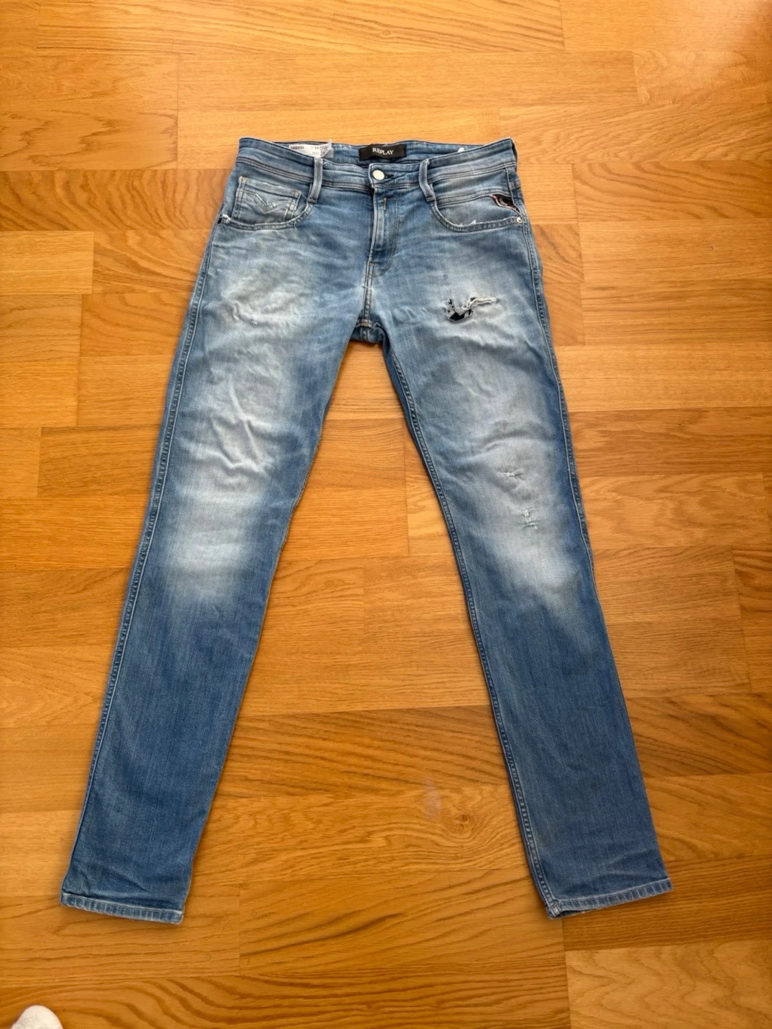 Ljusblå slim fit jeans från Replay