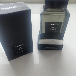 Tom Ford parfym - Tvär skön parfym ifrån Tom Ford i 100ml. Skick 10/10, hör av dig vid minsta fråga🤗