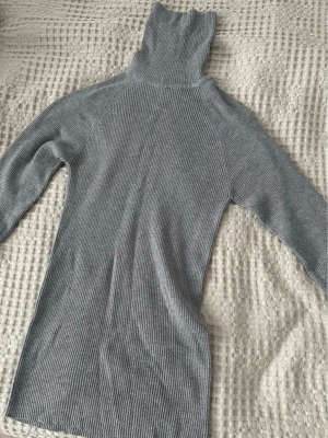 Grå polotröja  - Storlek M & köpt på gina tricot. Aldrig använts. 💓💓