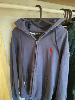 Ralph Lauren Zip  - Använd några gånger men inga problem. Priset kan diskuteras, ge gärna prisförslag.
