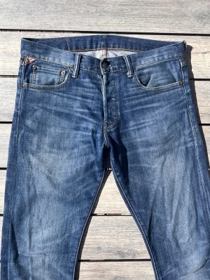 Ralph Lauren Denim Jeans archive washed - Ralph Lauren Jeans i en väldigt clean fade! Fint skick inga defekter. Storlek 31/32 och sitter slim/regular. Passar dig som är ca 180. Kontakta mig för fler frågor och funderingar!