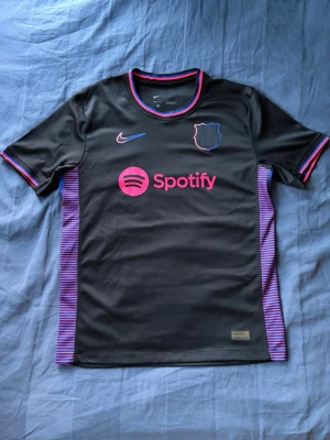Barcelona tröja - Fet Barca tröja. Mycket bra skick för 349kr