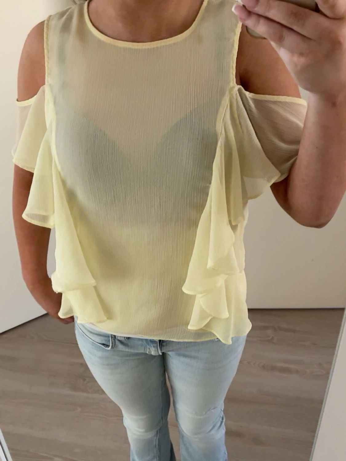 Gul volangblus of shoulder - 2