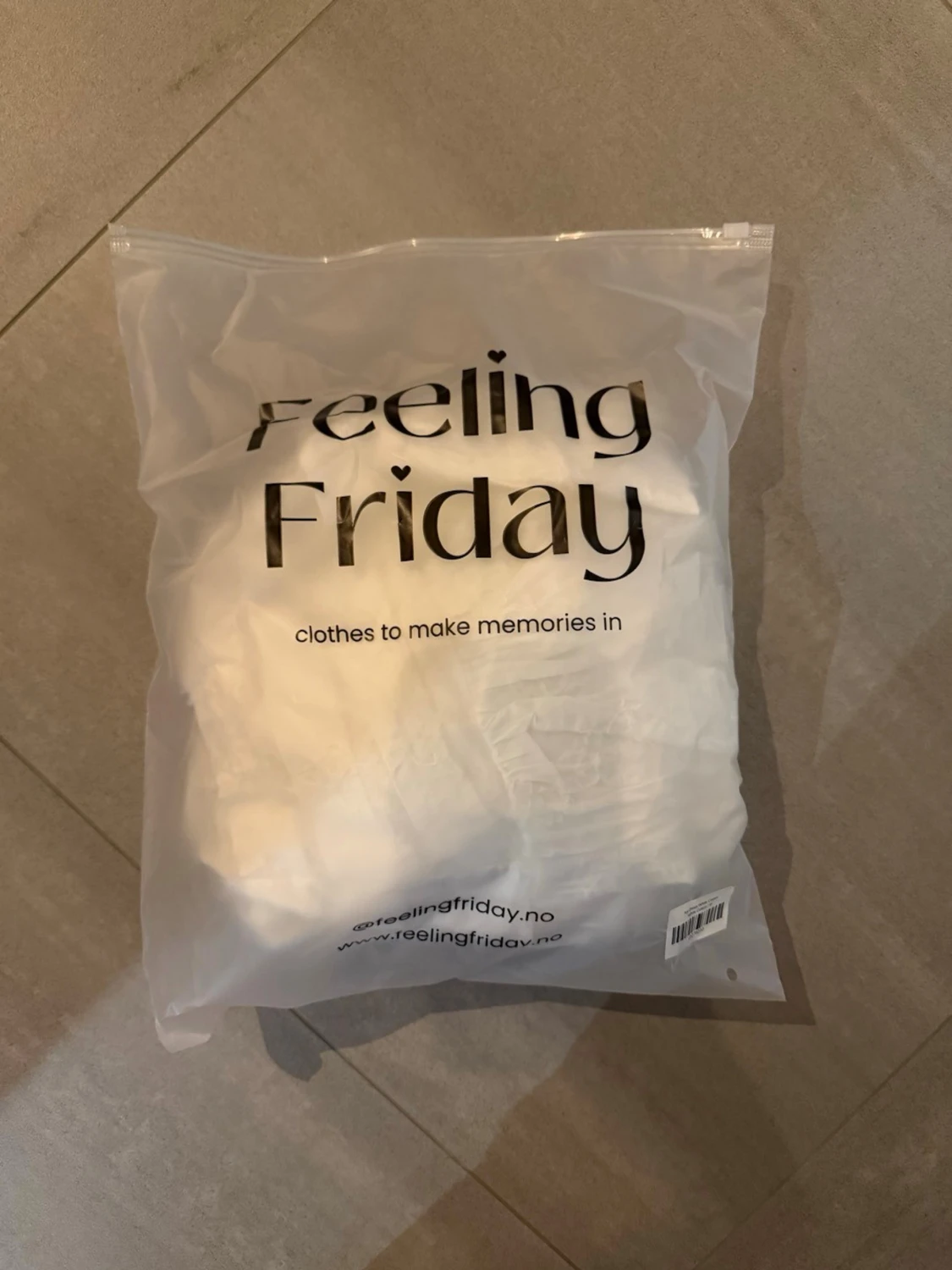 Vit omlottklänning med volanger - 4