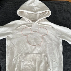 Krämvit hoodie med Disney tryck - Hoodie