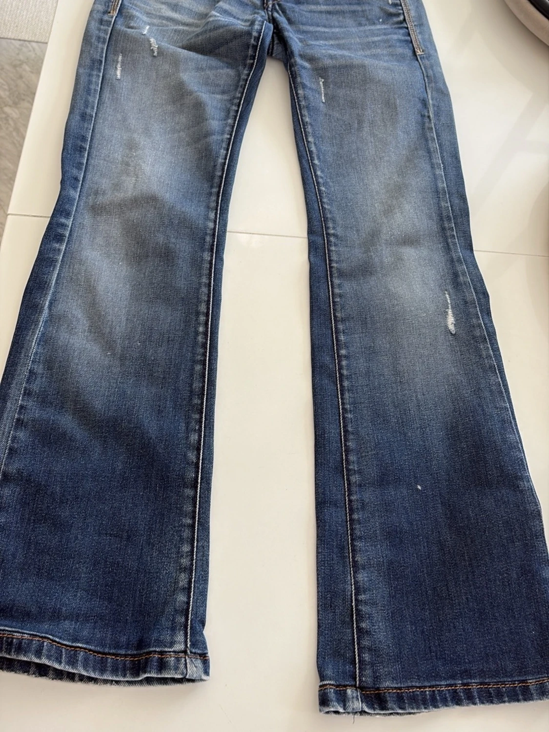 Blå bootcut jeans från Formarina med slitningar