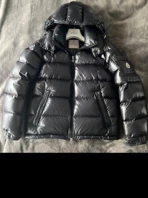 Moncler maya - Moncler maya. Storlek S. 