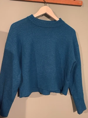 Blå stickad tröja från Zara - I storlek 152