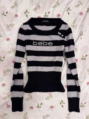 2000s bebe randig tröja  - snygg åtsittande bebe topp, rekommenderar för storlek xs eller 32/34 (storlekslappen är borta) 
