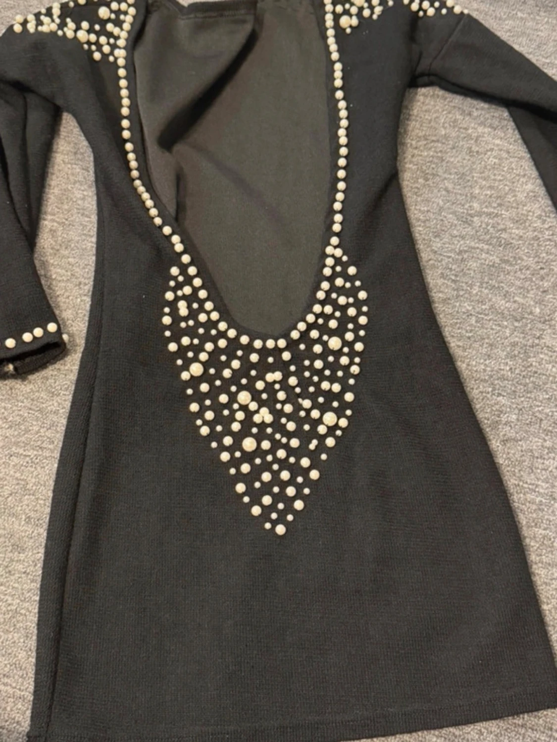 Kort klänning med pärlor - 1