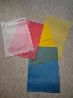 Plastmappar - Plastmappar. Perfekt för dig med mycket papper som behöver samlas ihop. Nu kan du lätt ordna och kategorisera dina viktiga dokument i dessa aktmappar i olika färger.