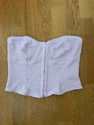 Topp från H&M - Knappt använt 