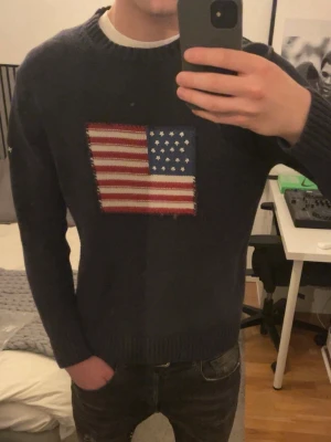 Gant tröja - Säljer en riktigt fet stickad tröja från Gant | Den passar storlek M (men egentligen är det storlek L som är liten i storlek) | Hör av dig vid frågor!