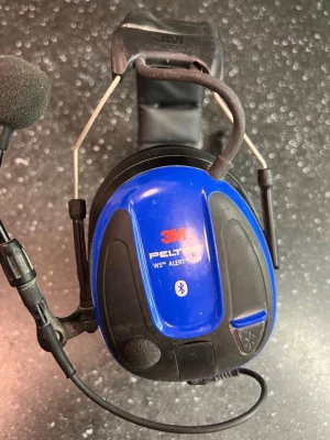 3M Peltor WS Alert XPI - .FÖRST TILL KVAR KOMMER SÄLJAS FORT!  GÖR DU EN SNABB AFFÄR PÅ SWISH SÅ FÅR DU HÖRLURARNA FÖR BARA 1499kr  POSTAS SPÅRBART 30MIN EFTER BETALNING   id-handling visas av mig innan köp med swish för säkerhet Mvh Erik