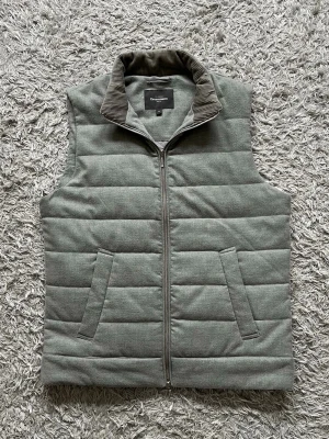 Dressmann väst - Säljer en otroligt skön Dressmann väst! | Utmärkt skick utan defekter! | Storlek M. | Ställ gärna frågor innan du köper!