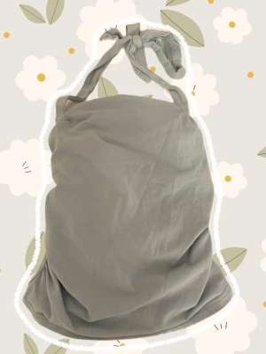 2000s necktie linne 🍸 - Grönt linne med knytning runt nacken, super fint och perfekt nu till våren med en söt kjol! 🪷💌