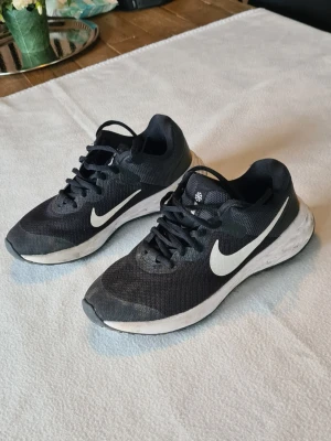  Nike Joggingsko/vardagssko storlek 36.5 - Nike joggingsko/vardagssko storlek 36.5
