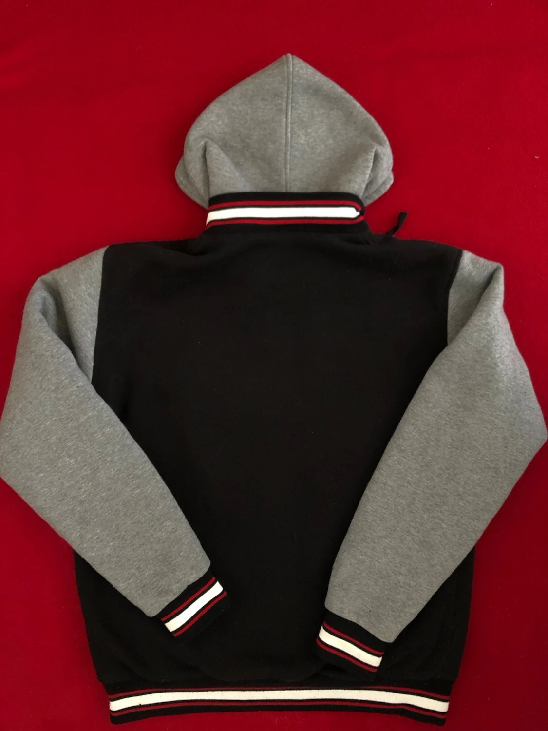 Svart och grå hoodie från Benhao - 1