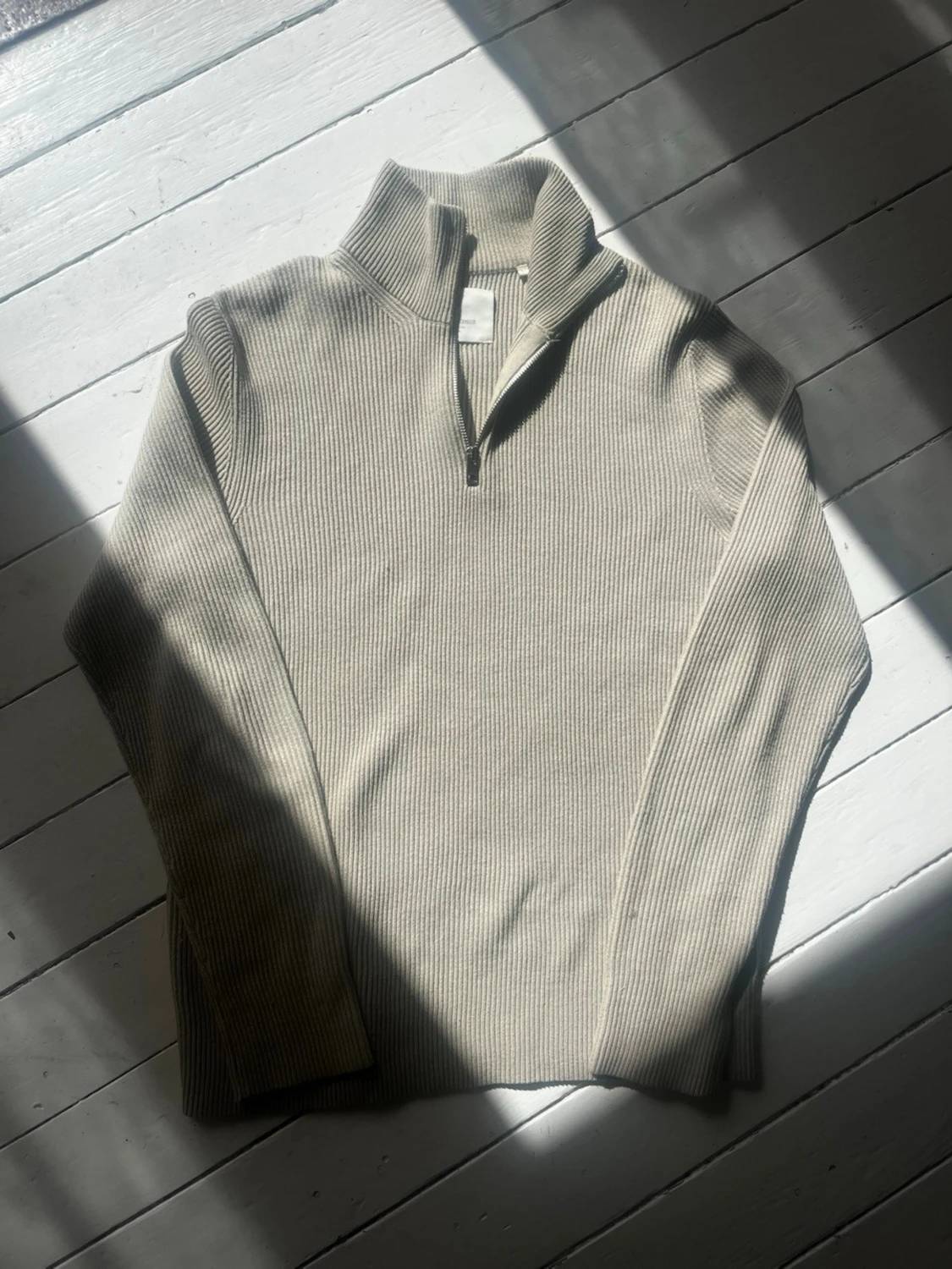 Beige ribbad halvzip tröja