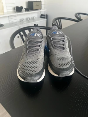 Nike airmax 270 - Tjenare säljer ni dessa airmax 270 dom har all luft kvar bak och inga skavanker används max 3-4 gånger skit snygga!
