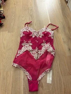 Rosa spetsbody Intimissimi - Body Intimissimi helt ny 