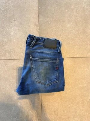 Replay anbass - Tjena, säljer nu dessa riktigt snygga Replay anbass i Stl W30 L34. Dom är i riktigt bra skick. Nypris 1600✅Vid minsta funderingar så är det bara att höra av sig//Allt gott