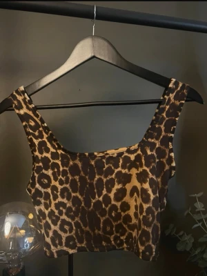 Leopardmönstrad croppad linnetopp - Använd fåtalet gånger 