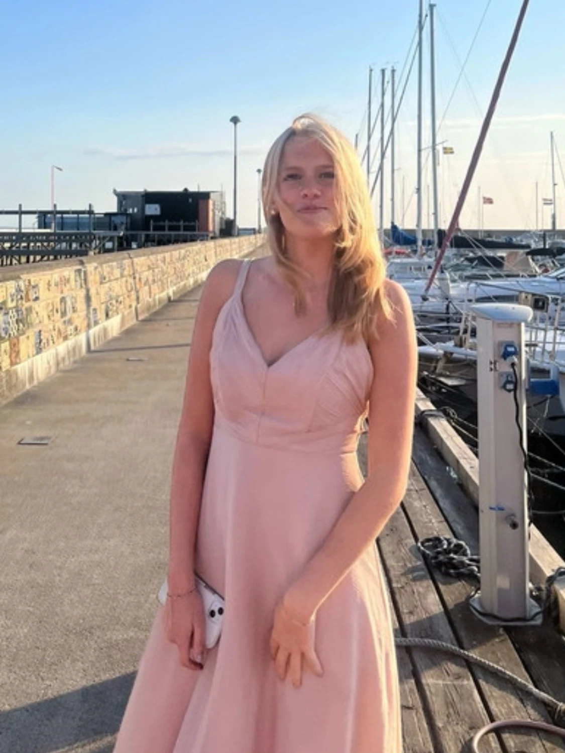 Ljusrosa balklänning med v-ringning - 1