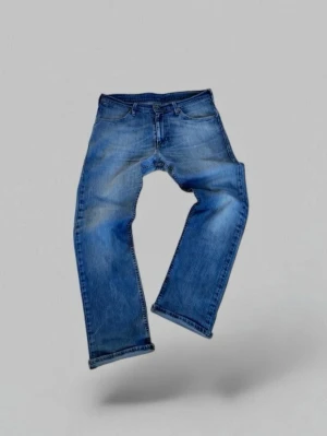 Levi’s 506 Jeans Vintage Bootcut - Tjena. Säljer dessa unika Levis 506or i storlek W31 L32. Jeansen har schyssta fades och slitningar tack vare historia. De är lite bootcut! Hör av dig vid minsta fråga!