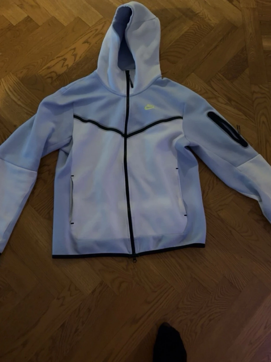 Ljusblå Nike hoodie med dragkedja