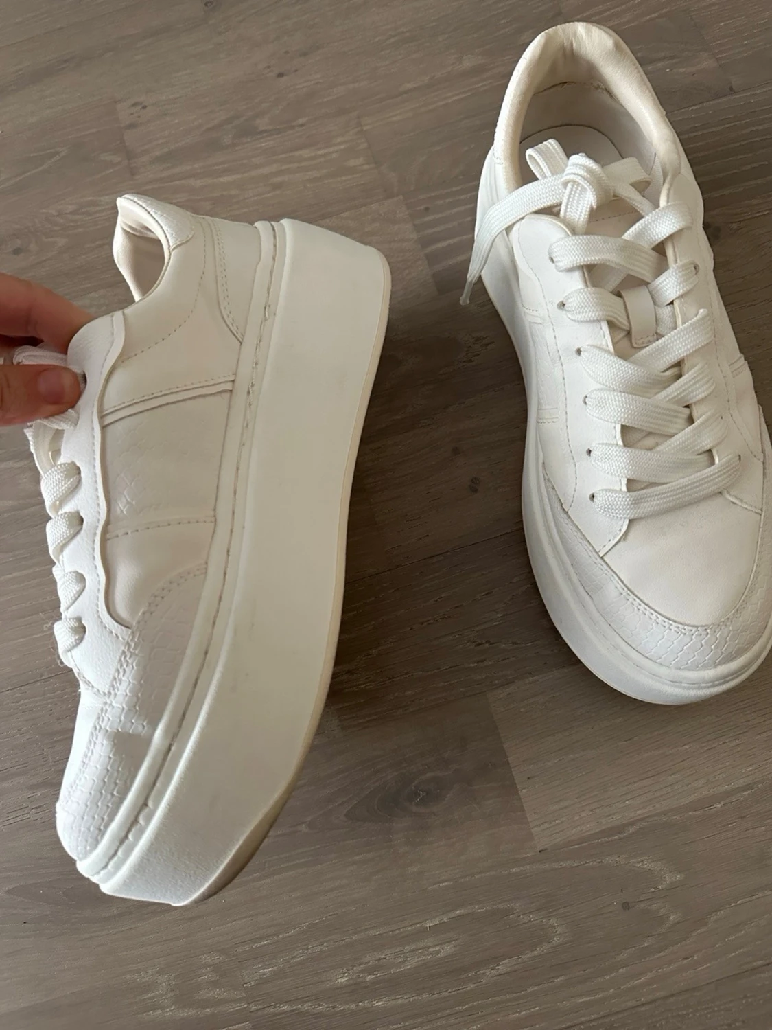 Vita chunky sneakers med platåsula - 1