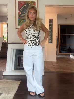 Zebramönstrad body i stretchtyg - Superfin body från hm, slutsåld                                    Storlek xs 