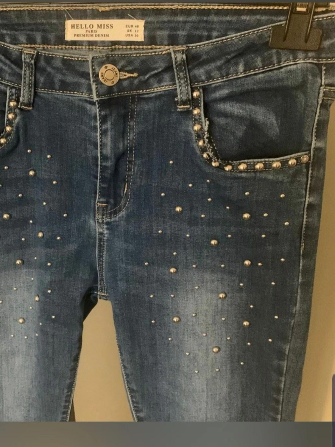 Blå jeans med nitar från Hello Miss - 1