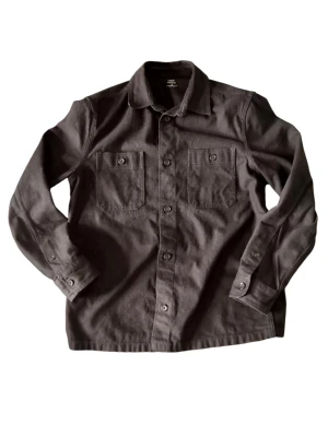 M&S overshirt - Säljer en fet overshirt från M&S. Nypris 650. Skickar och svarar fort. Tveka inte på att meddela vid frågor. Storlek S men sitter lite stort.