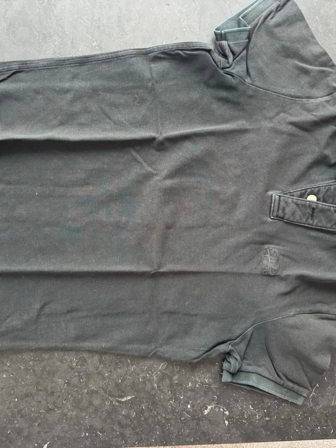 Svart piké t-shirt med krage - 1