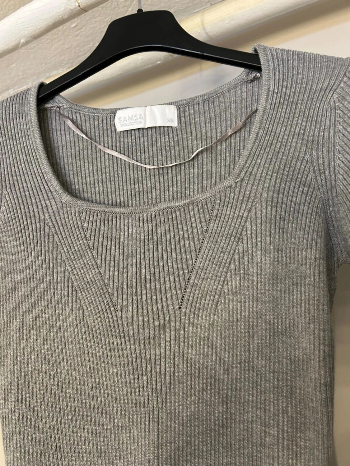 Grå ribbad långklänning  - 1