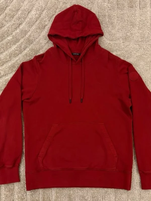 Canada Goose hoodie - S - Canada Goose Hoodie  - S  • Storlek S men passar M  • Finns kvitto   • Sällsynt modell  • Mycket bra skick   • Pris kan diskuteras   