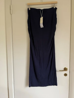 Gina tricot långkjol  - Helt ny, den är stretchig, storlek L men passar även M💕
