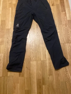 Haglöfs vindbyxor - Sköna haglöfs byxor, inga hål eller fel på dem, skriv för mer bilder eller frågor om priset