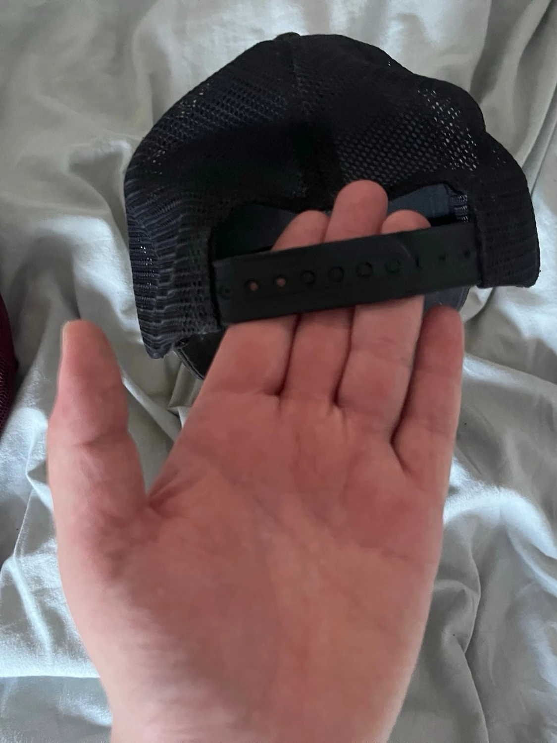 Vinröd truckerkeps med tryck - 3